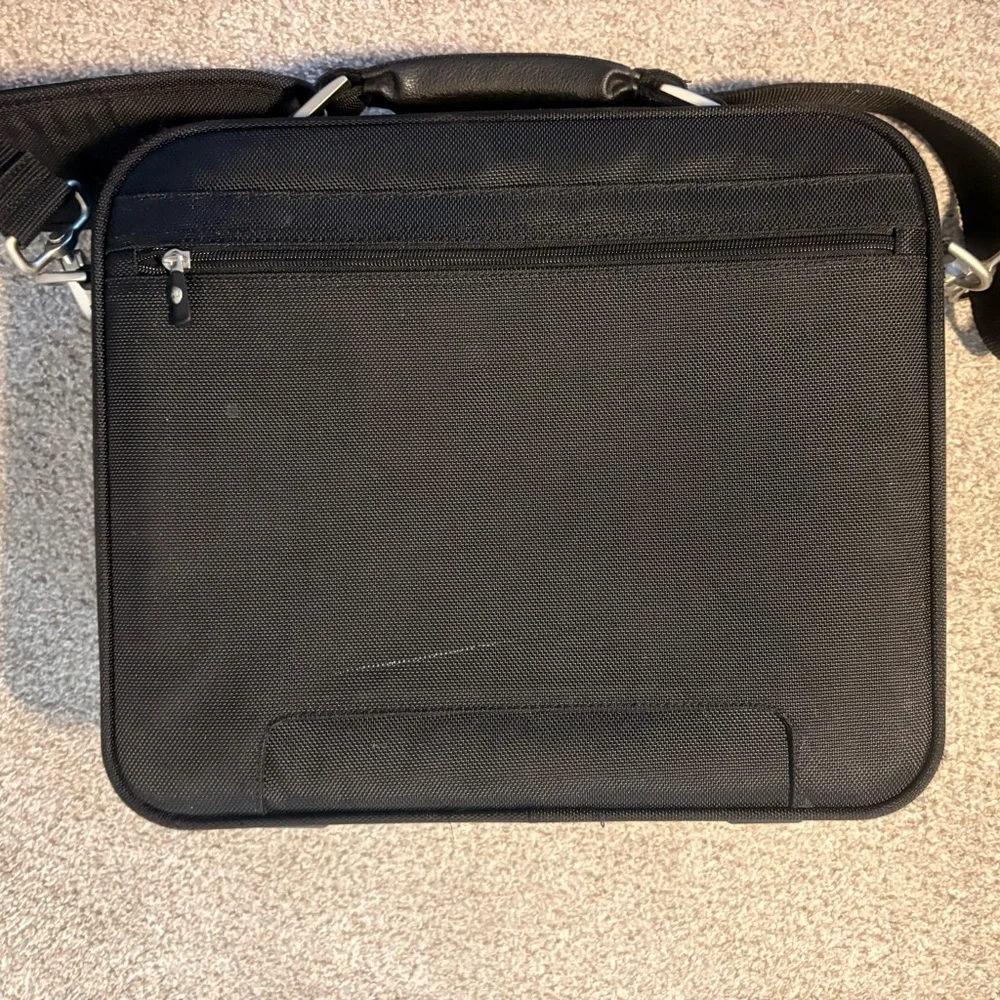 Dell Black Compact Laptop Messenger Bag with Shoulder Strap